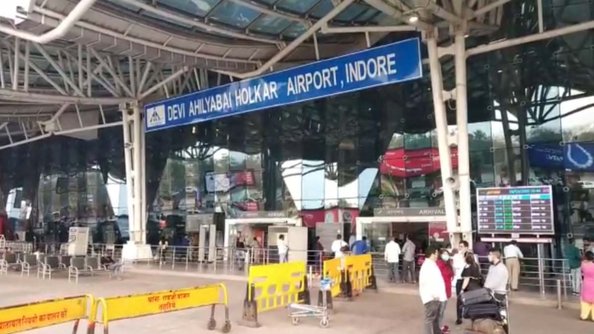इंदौर एयरपोर्ट को फिर मिली उड़ाने की धमकी: मेल में लिखा- ‘हम इंदौर एयरपोर्ट पर बम रखने वाले हैं’, मचा हड़कंप