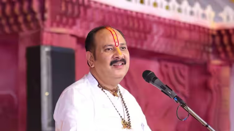 पंडित प्रदीप मिश्रा पर भड़का संत समाज, फूंका पुतला, जानें वजह