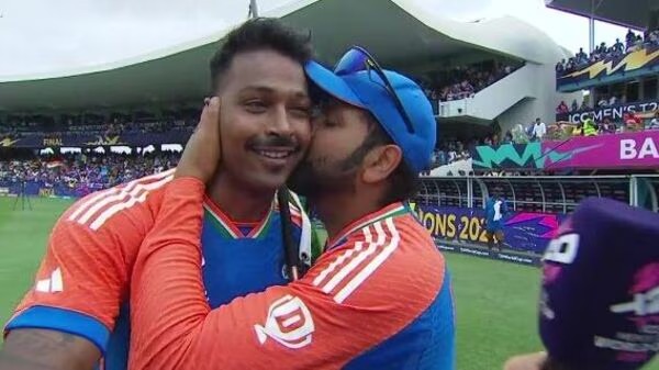 भारत की T20 World Cup 2024 जीत के बाद शर्मा ने पांड्या को चूमा, इंटरनेट पर Video वायरल