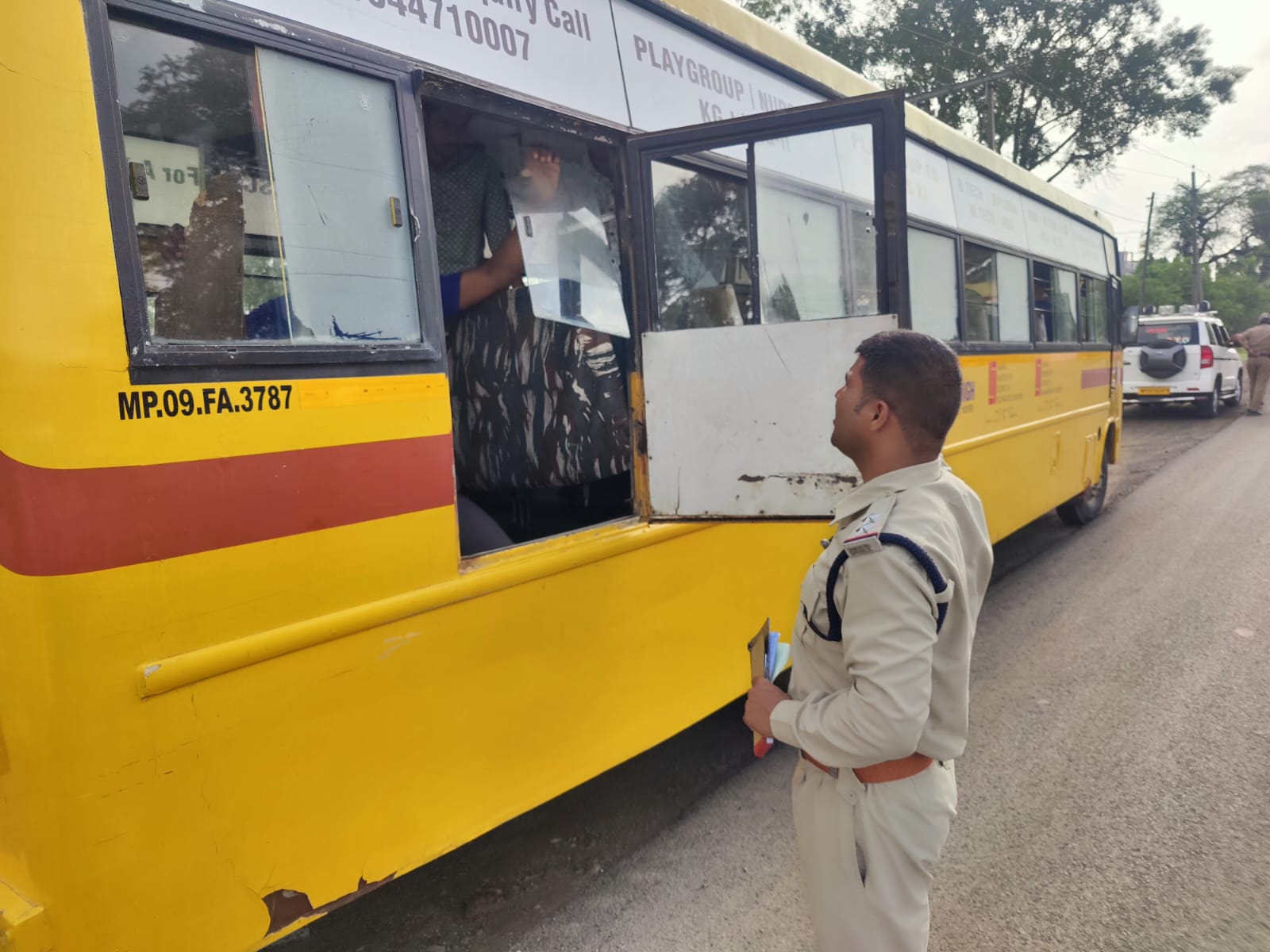 Indore News : स्कूली वाहनों की चेकिंग जारी, वसूला 50 हजार का जुर्माना