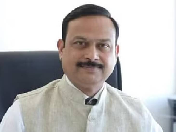 Breaking News : इंदौर संभागायुक्त दीपक सिंह का फेसबुक हैक
