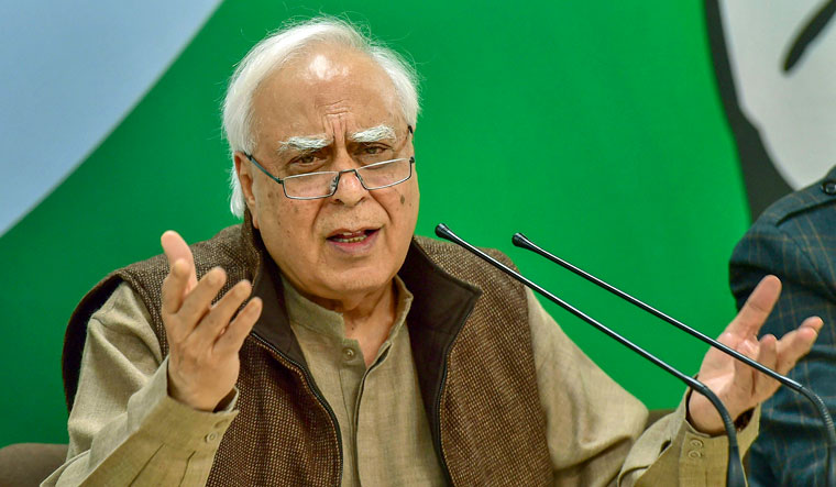 कपिल सिब्बल ने PM मोदी पर कसा तंज, कहा- 'भगवान के साथ कोई गठबंधन कर सकता है?'