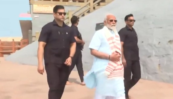 PM मोदी की 45 घंटे की ध्यान साधना पूरी, विवेकानंद रॉक से पहली तस्वीर आई सामने