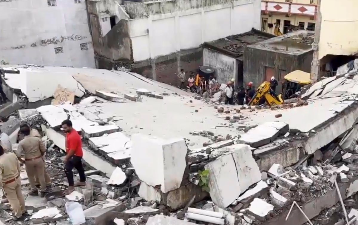 तेज आवाज...ढह गई 6 मंजिला इमारत, 7 की मौत, मौके पर पहुंची NDRF और SDRF की टीम