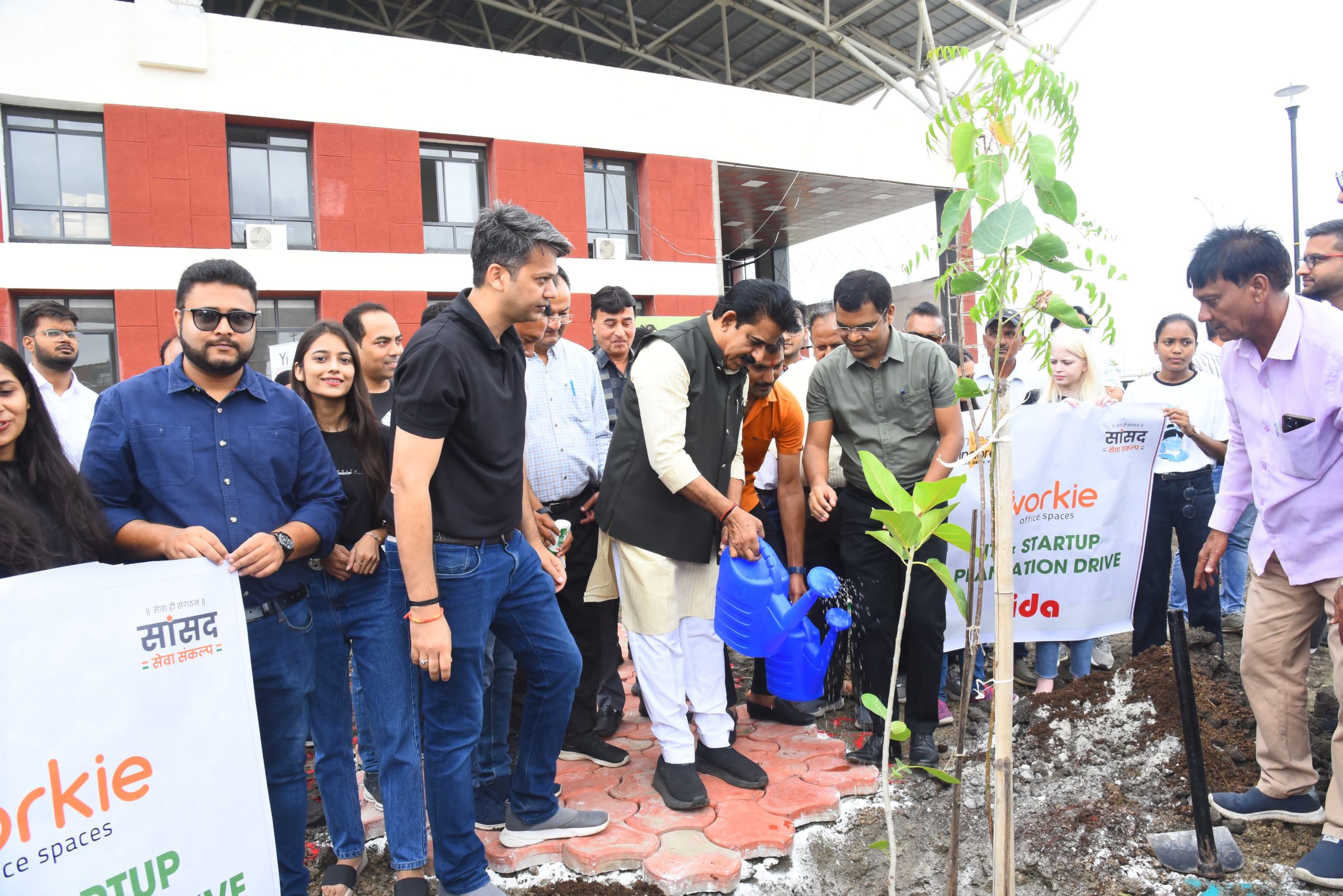 IDA ने लगाए 6 हजार पौधे, सांसद समेत कई युवा हुए शामिल