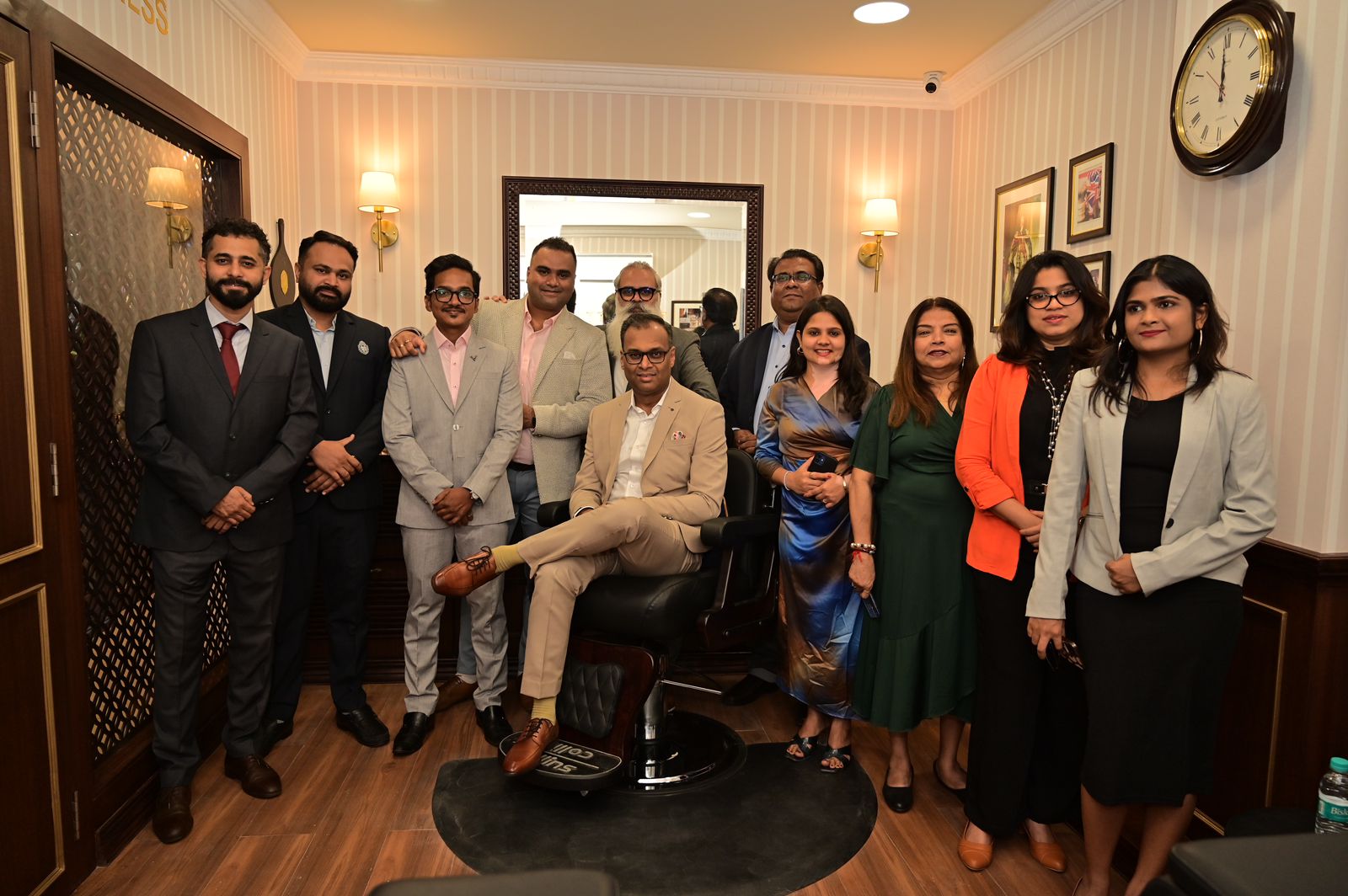 इंदौर की शाही विरासत में एक और नाम, दुनिया की सबसे पुरानी बार्बर शॉप ट्रूफिट एंड हिल का हुआ शुभारंभ