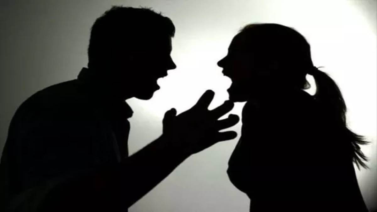 जनसुनवाई में आया अजीबो-गरीब मामला, पत्नी ने पति को काले रंग के लिए छोड़ा