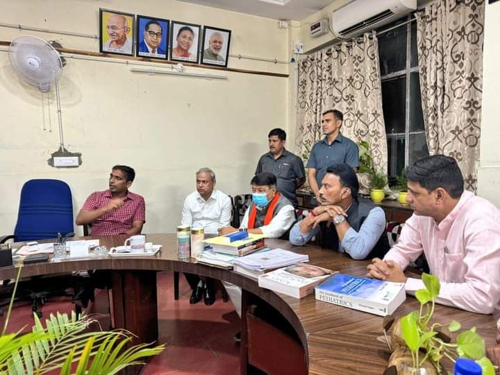 युगपुरुष धाम के बीमार बच्चों का हाल जानने अस्पताल पहुंचे विजयवर्गीय