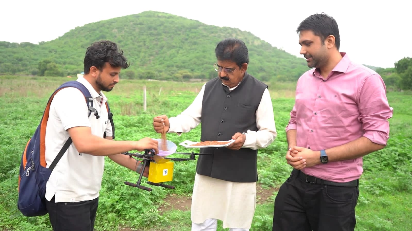 Green इंदौर बनाने के लिए सांसद की अनोखी पहल, ड्रोन से किया बीजारोपण