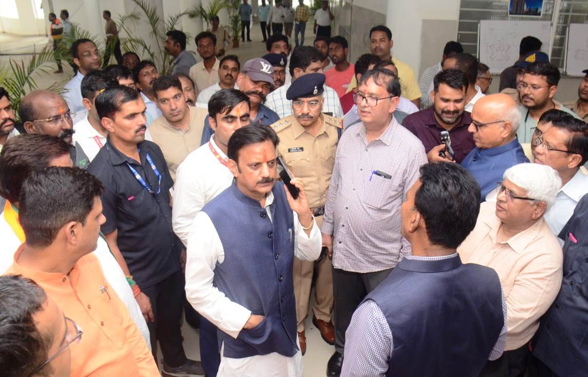 पं. गोविन्द बल्लभ पंत जिला चिकित्सालय इंदौर की बिल्डिंग 8 महीने में करें तैयार : उप मुख्यमंत्री