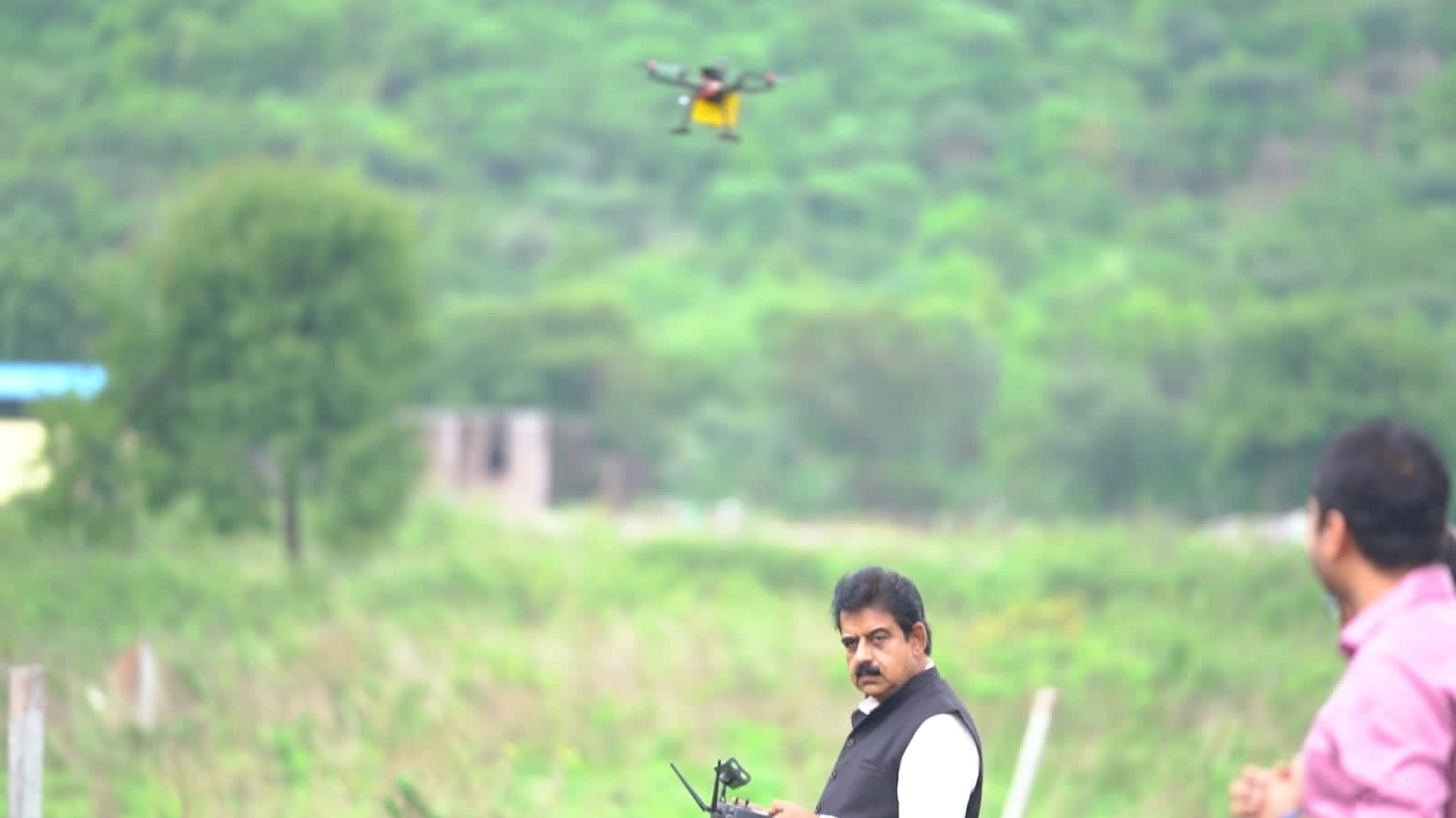 Green इंदौर बनाने के लिए सांसद की अनोखी पहल, ड्रोन से किया बीजारोपण