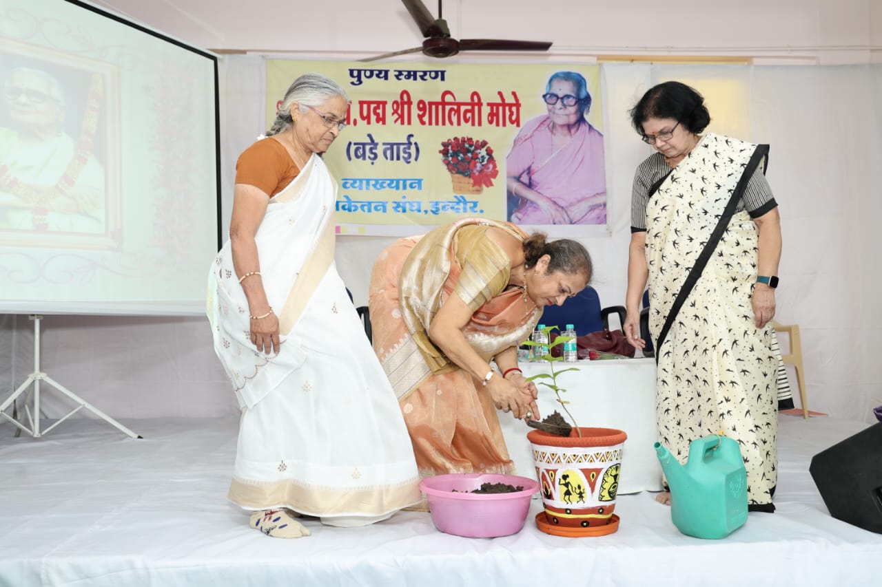 बड़ी-बड़ी बिल्डिंग देखकर स्कूलों को न चुनें बल्कि यह देखें कि कहां संस्कार दिए जा रहे हैं : कांचन नितिन गडकरी