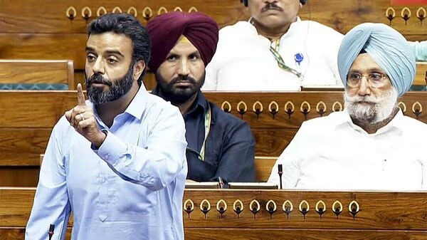 'हम शर्मिंदा हैं...', कश्मीरी पंडितों का जिक्र कर बोले सांसद आगा रुहुल्लाह