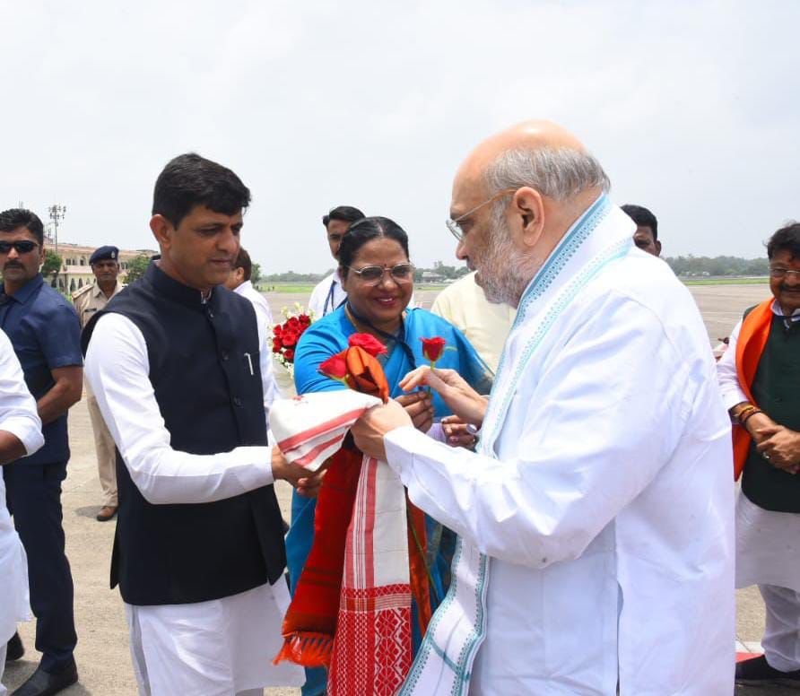 गृहमंत्री अमित शाह पहुंचे इंदौर, CM मोहन यादव, मंत्री कैलाश विजयवर्गीय ने किया स्वागत