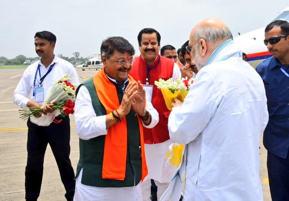 गृहमंत्री अमित शाह पहुंचे इंदौर, CM मोहन यादव, मंत्री कैलाश विजयवर्गीय ने किया स्वागत