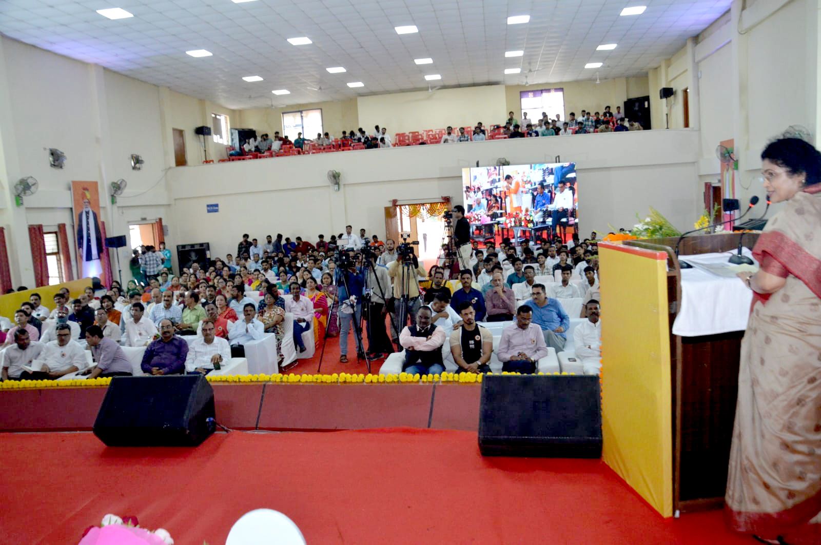 पीएम कॉलेज ऑफ एक्सीलेंस में सैद्धांतिक के साथ मिलेगा व्यवहारिक ज्ञान :राज्यमंत्री कृष्णा गौर