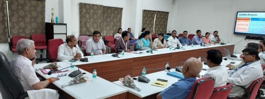 संभागायुक्त दीपक सिंह की अध्यक्षता में रेसीडेंसी एरिया एवं रेडियों कॉलोनी क्षेत्र के सर्वे कार्य संबंधी बैठक सम्पन्न