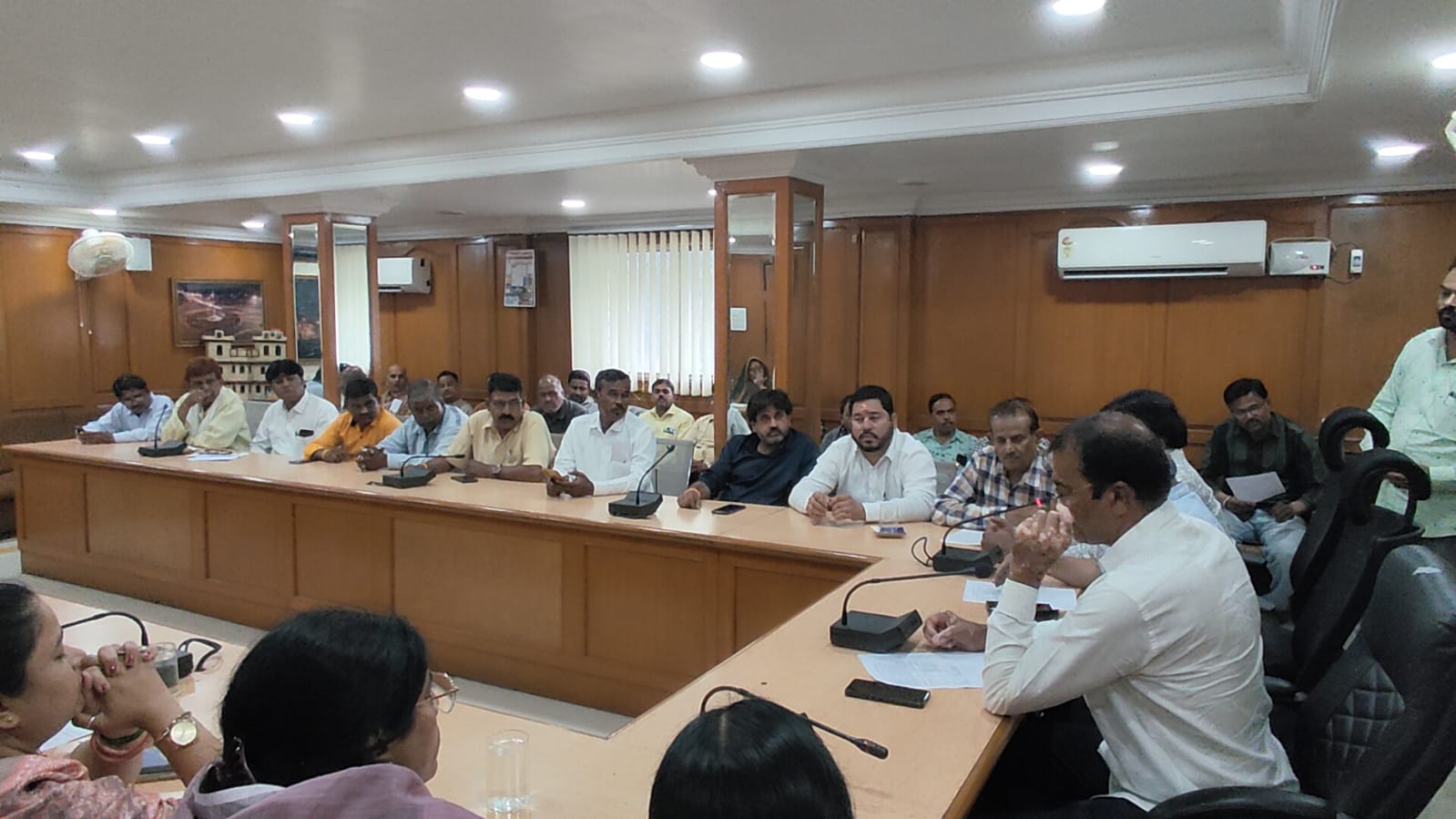 सामान्य प्रशासन प्रभारी की अध्यक्षता में गणेश उत्सव समिति की बैठक संपन्न, सांस्कृतिक कार्यक्रम पर भी हुई चर्चा