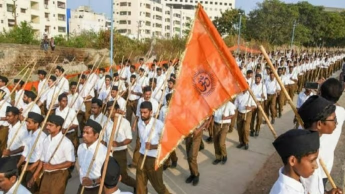 अब सरकारी कर्मचारी भी RSS के कार्यक्रमों में होंगे शामिल, मोदी सरकार ने पलटा 58 साल पुराना फैसला
