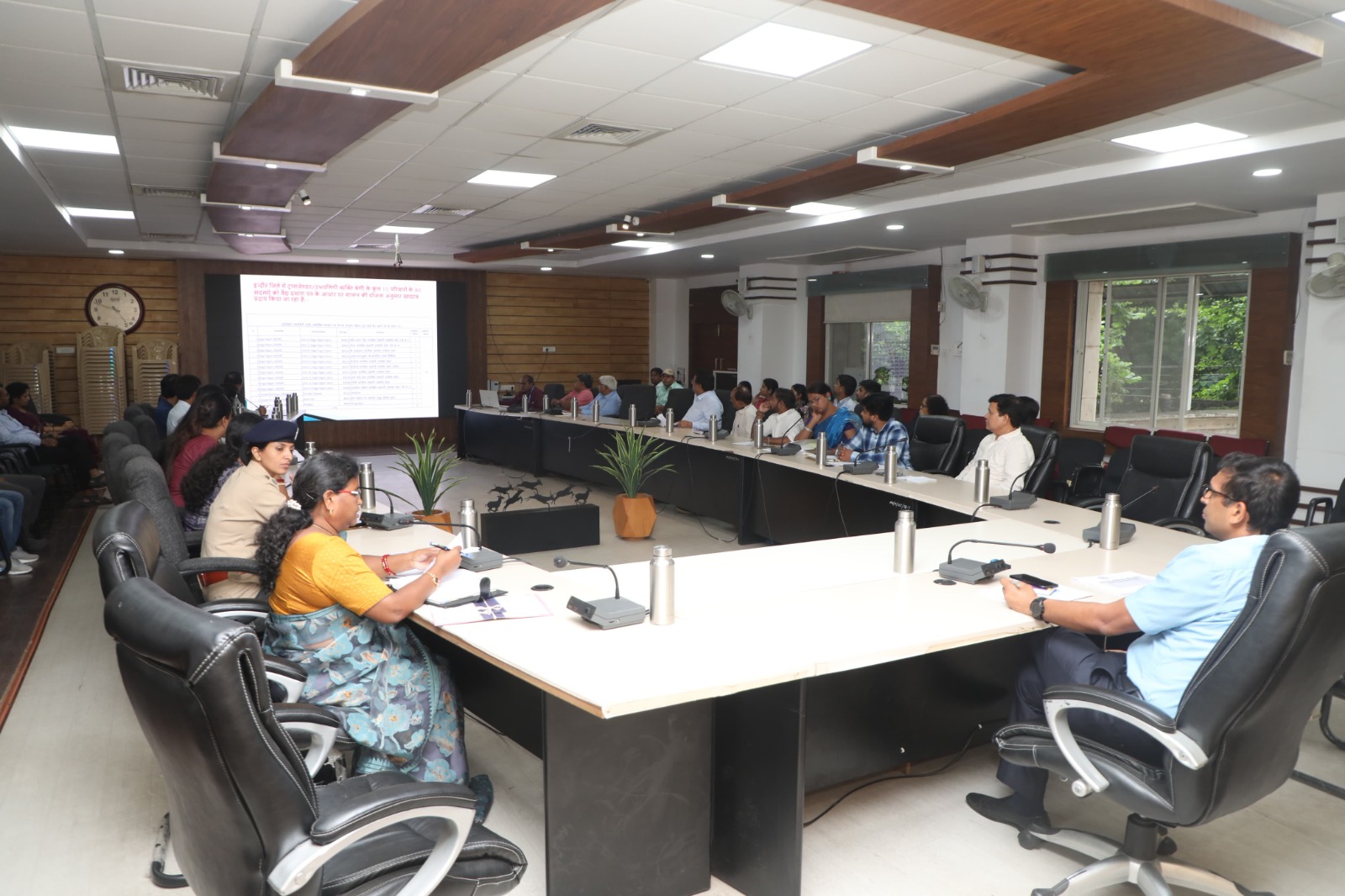 कलेक्टर आशीष सिंह की अध्यक्षता में जिला उभयलिंगी कल्याण बोर्ड की बैठक सम्पन्न