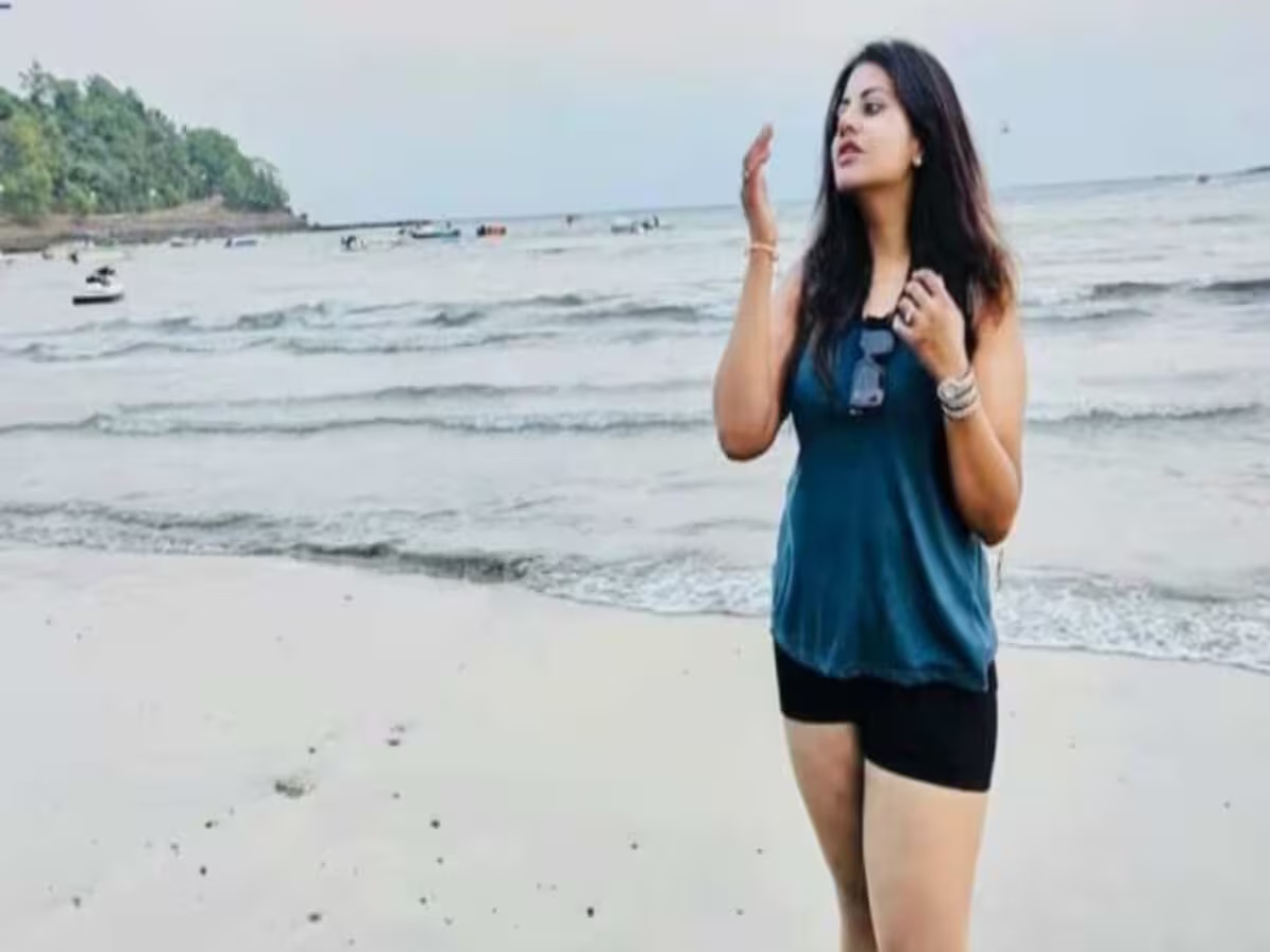 पूजा खेडकर को ऑडी पर लाल-नीली बत्ती लगाकर घूमना पड़ा भारी, पुलिस ने लिया एक्शन