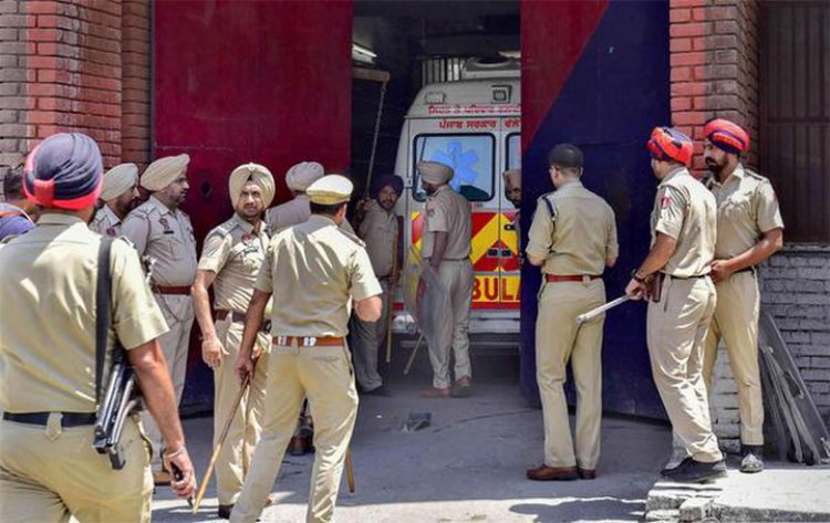 जेल में हिंसक झड़प..एक कैदी ने दूसरे कैदी की कर दी हत्या, मचा हड़कंप
