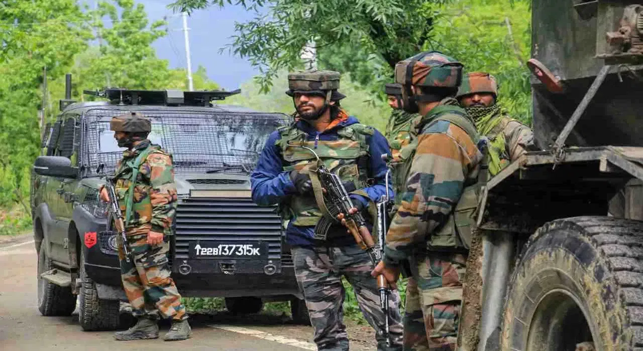 J&K में सुरक्षा बलों का बड़ा ऑपरेशन, 8 आतंकी ढेर, 2 जवान शहीद