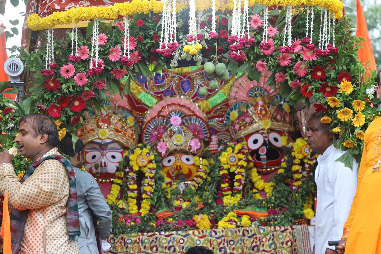 महू में निकली भव्य जगन्नाथ रथ यात्रा, 20 हजार से अधिक श्रद्धालुओं ने खींचा रथ