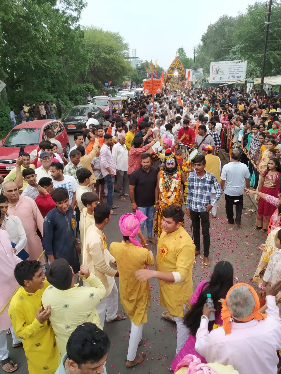 महू में निकली भव्य जगन्नाथ रथ यात्रा, 20 हजार से अधिक श्रद्धालुओं ने खींचा रथ