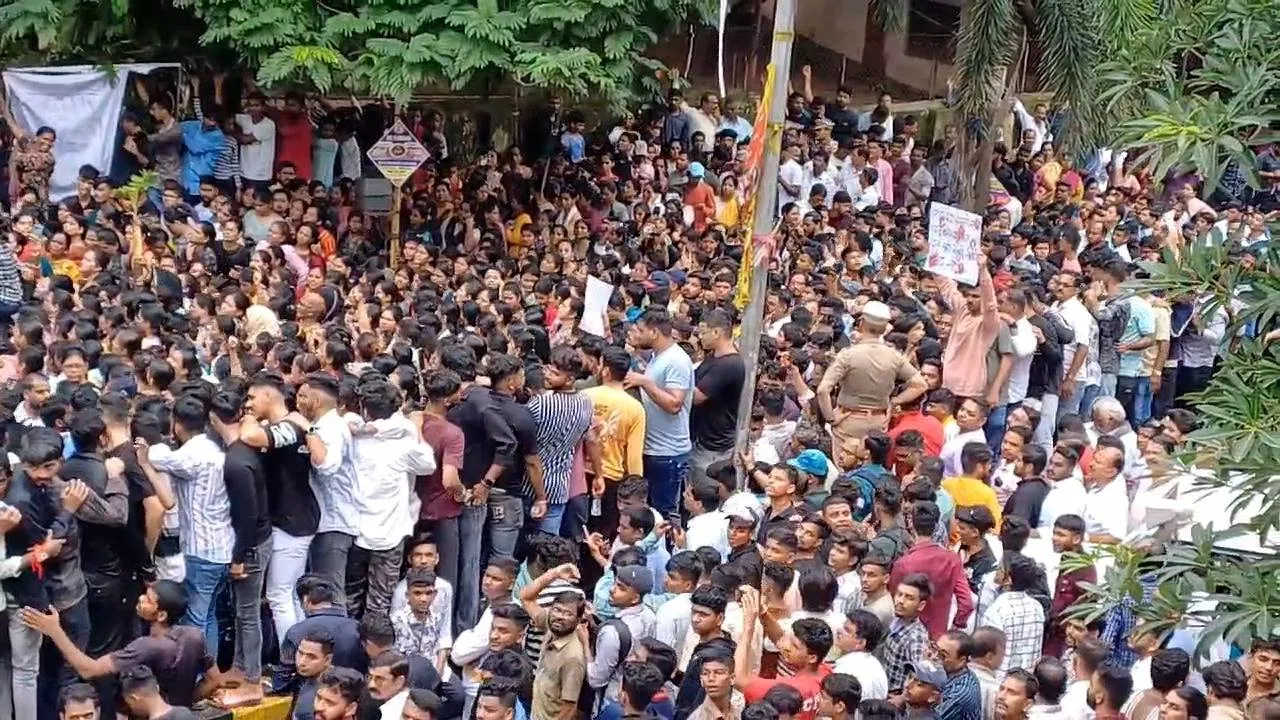 Badlapur: बदलापुर घटना के बाद सरकार का बड़ा ऐलान, स्कूलों को अब से इन नियमों का करना होगा पालन