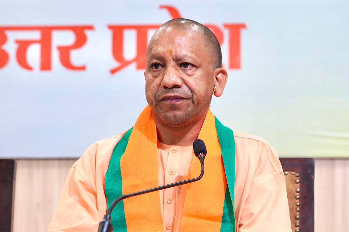 लाखों सरकारी कर्मचारियों की UP में अटक सकती है सैलरी? IAS, PCS पर भी संकट