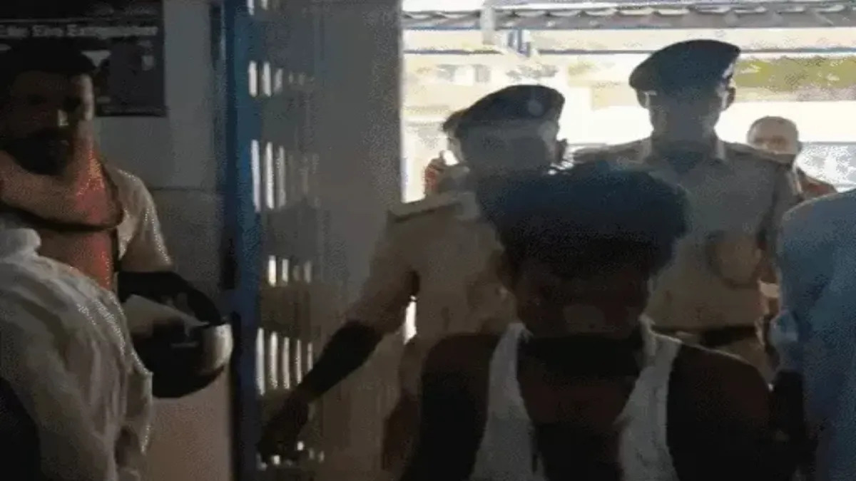 पिता ने पत्नी और बेटी हत्या के बाद काटा खुद का गला, कारण जान कर चौंक गई बिहार पुलिस