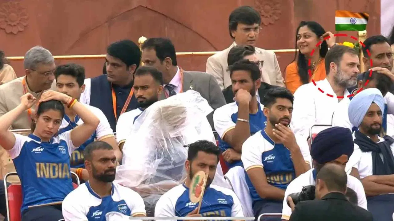 Independence Day 2024: लाल किले परिसर में रिजर्व सीट छोड़ आम लोगों के बीच क्यों बैठे राहुल गांधी?