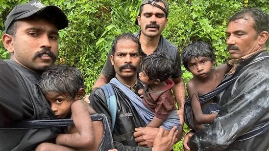 मौत के मंजर के बीच सुखद तस्वीर! वायनाड के जंगलों से जवानों ने 4 बच्चों को बचाया
