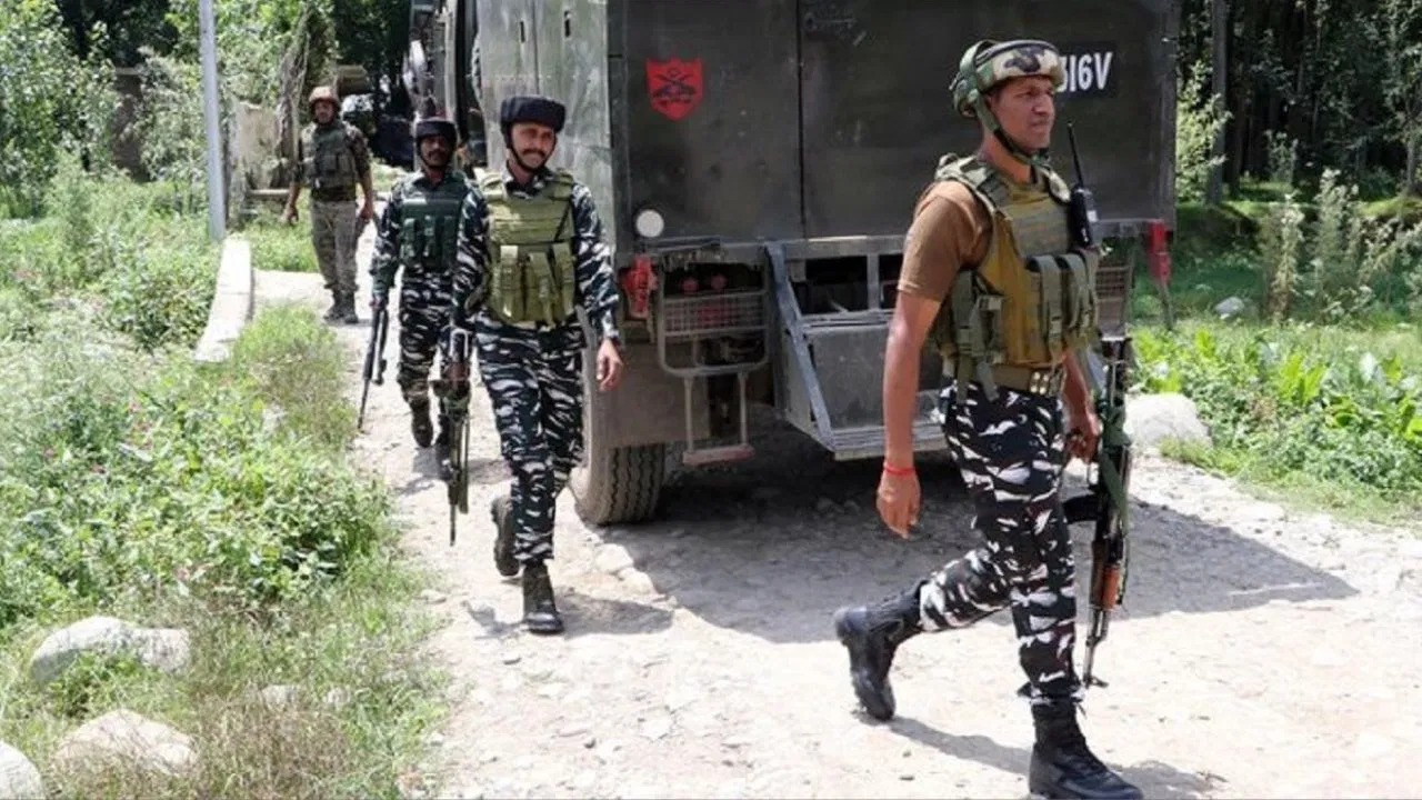 J&k में आतंकियों से मुठभेड़ में 2 जवान शहीद, सेना का सर्च ऑपरेशन तेज, इलाके की घेराबंदी