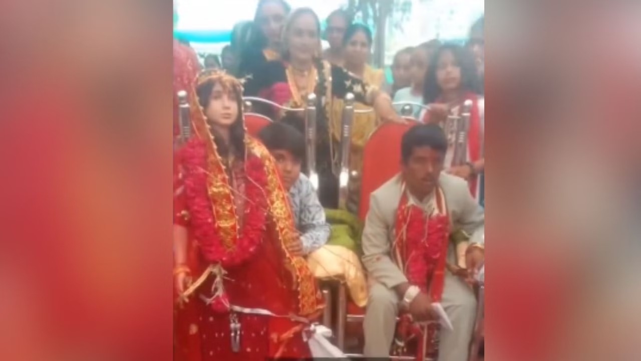 शख्स को नहीं मिली लड़की तो गुड़िया से कर ली शादी! Video हुआ Viral