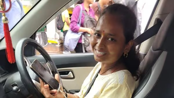 महिलाओं के लिए मिसाल!! घर चलाने के लिए गुजरात की कैब ड्राइवर 14 घंटे चलातीं है गाड़ी, Video वायरल