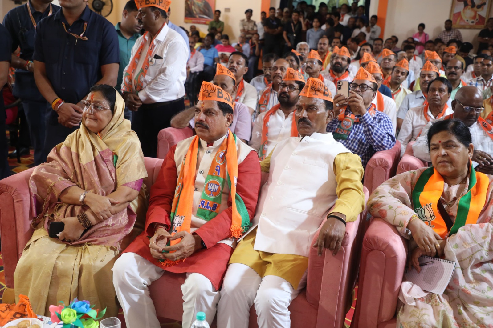 PM मोदी के 'मन की बात': झाबुआ नगर पालिका में कचरे से बने 'आर्ट' की तरीफ, CM यादव ने सुना कार्यक्रम