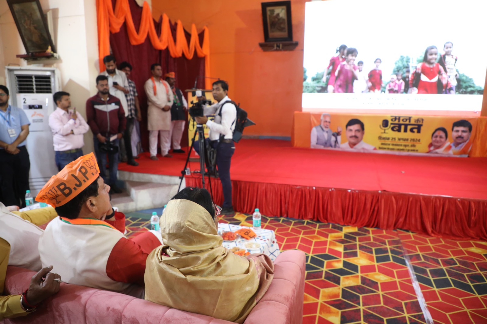 PM मोदी के 'मन की बात': झाबुआ नगर पालिका में कचरे से बने 'आर्ट' की तरीफ, CM यादव ने सुना कार्यक्रम