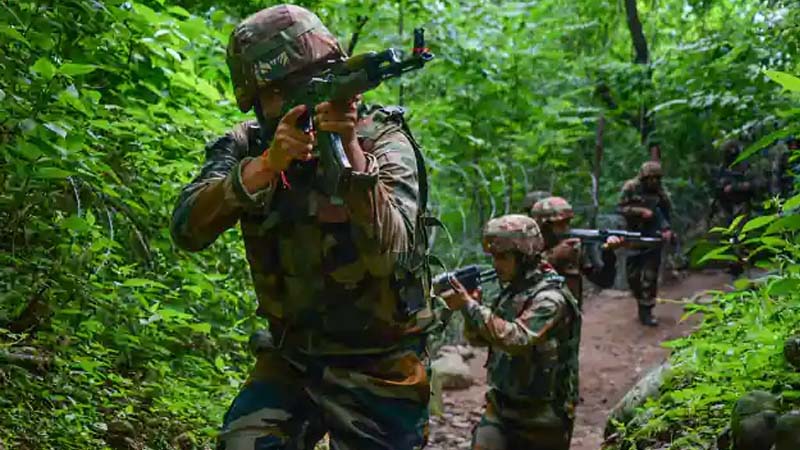 J&K में सेना ने की घुसपैठ की कोशिश नाकाम, 3 आतंकी ढेर