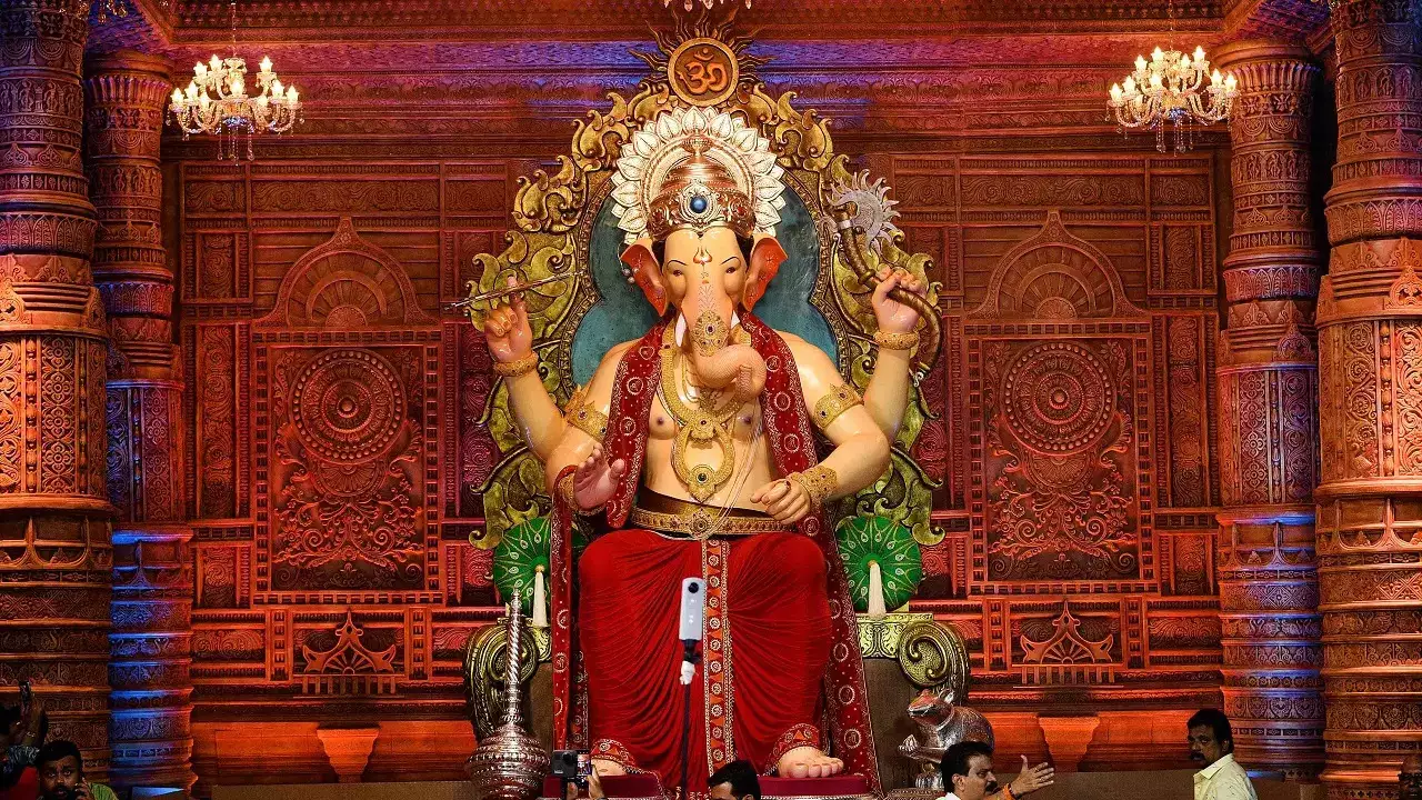 लाल बाग के राजा को मिला दो दिनों में इतना दान, नोटों का ढेर देख हैरान रह जाएंगे आप