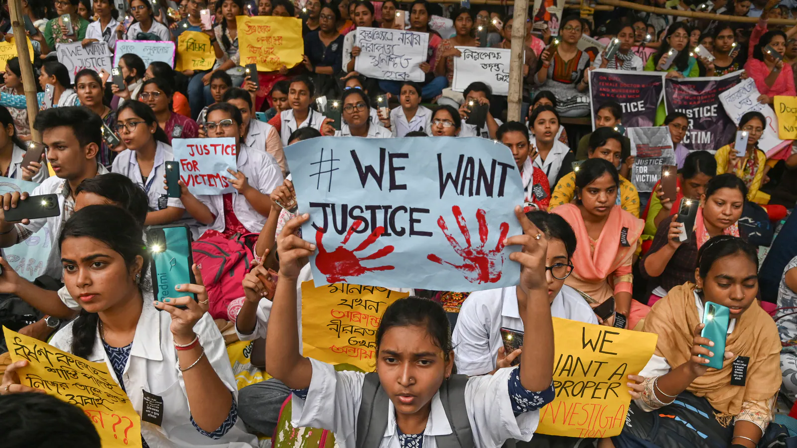 पुलिस ने हमें पैसों की पेशकश भी की...कोलकाता रेप और हत्या मामले में पीड़िता के पिता का बड़ा खुलासा