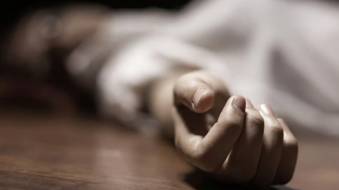 फिल्म इंडस्ट्री में हेयरड्रेसर के सुसाइड अटेम्प्ट से मचा बवाल, 11 लोगों पर लगाया यौन उत्पीड़न का आरोप