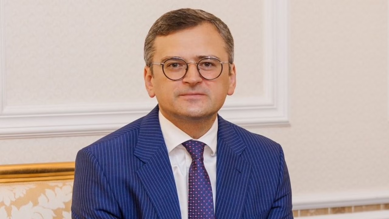 Russia-Ukraine War: रूस के साथ युद्ध में फंसा यूक्रेन, विदेश मंत्री समेत 6 मंत्रियों ने दिया इस्तीफा