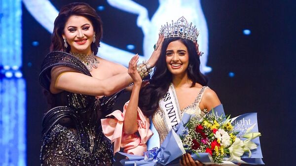 Miss Universe India 2024: रिया सिंघा बनीं मिस यूनिवर्स इंडिया, उर्वशी रौतेला ने पहनाया ताज