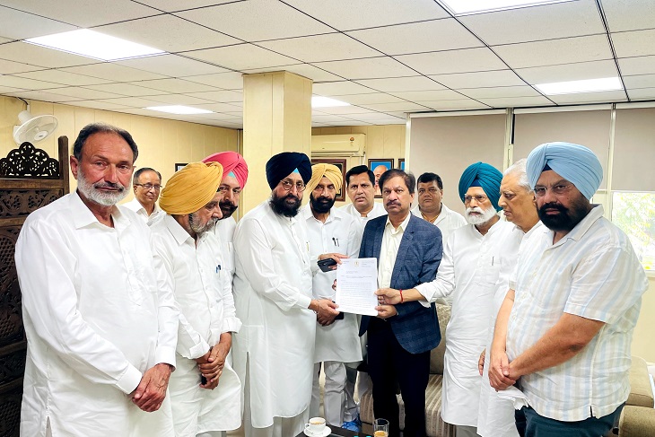Punjab: कांग्रेस का चुनाव आयोग से अनुरोध, 3 हफ्ते तक पंचायत चुनाव स्थगित करने की मांग