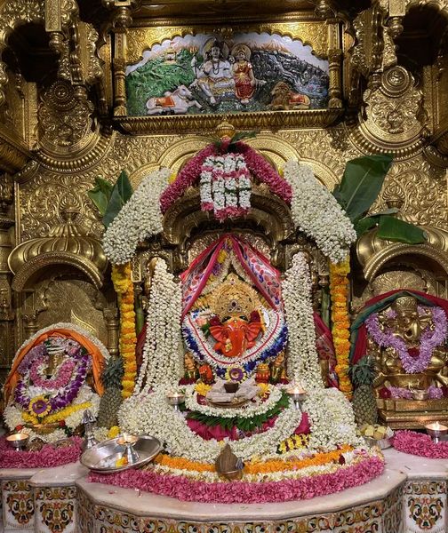 Live Darshan : हमारे साथ कीजिए देश और दुनिया के प्रमुख मंदिरों के लाइव दर्शन