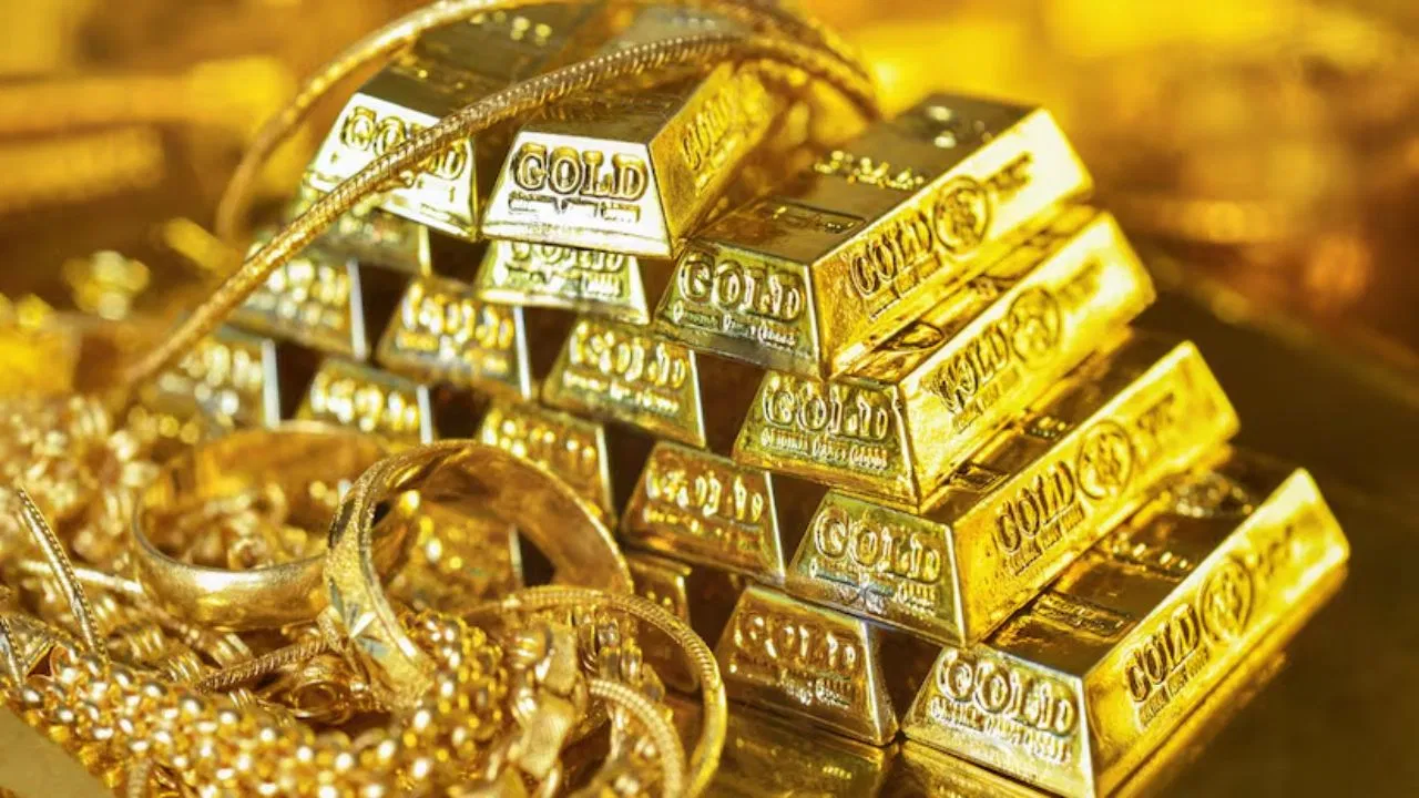 Gold Price: सोने की कीमत में उछाल! 10 महीने में 15,000 रुपये की रिकॉर्ड कमाई, जानिए दिवाली तक कितनी पहुंच जाएगी कीमत?