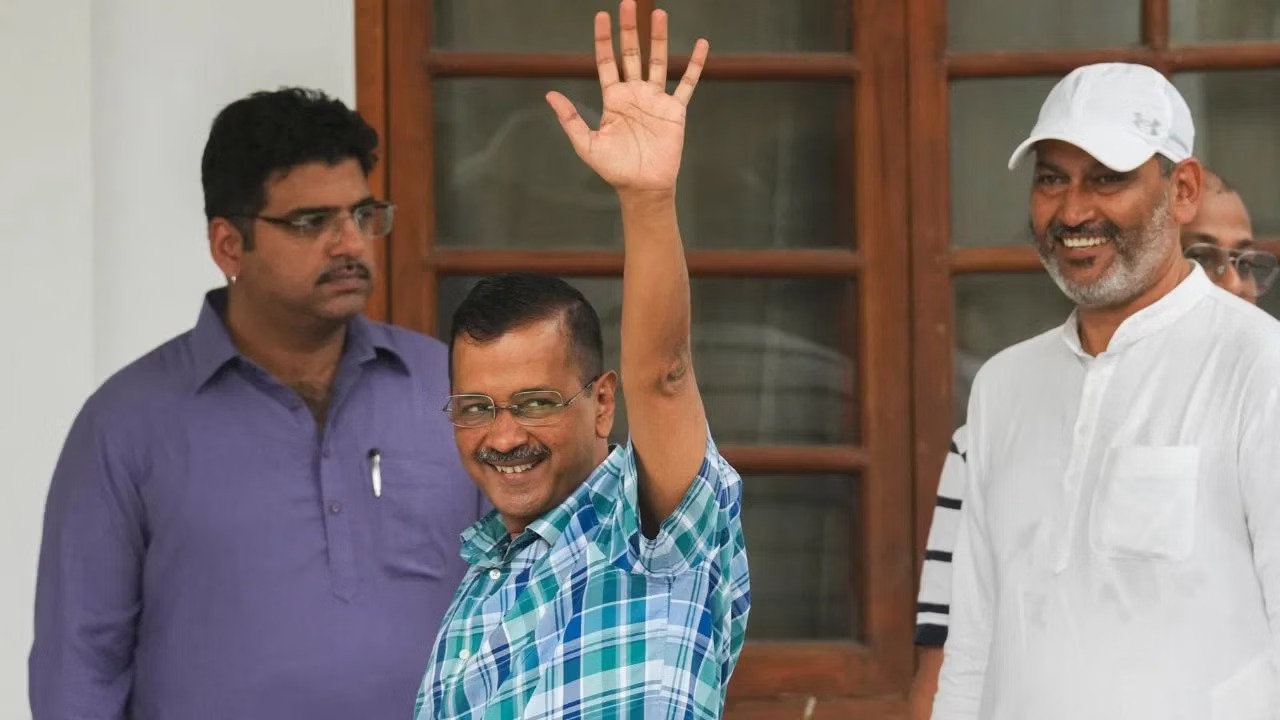 Arvind Kejriwal: दिल्ली के पूर्व मुख्यमंत्री अरविंद केजरीवाल ने छोड़ा CM आवास, अब यह बंगला होगा नया ठिकाना