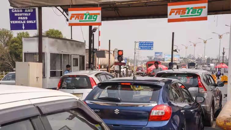 Mumbai Toll Tax: महाराष्ट्र सरकार का बड़ा फैसला, मुंबई में प्रवेश के लिए नहीं देना होगा टोल टैक्स!